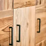 Holzer Apartman