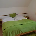 Holzer Apartman *