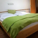Holzer Apartment *