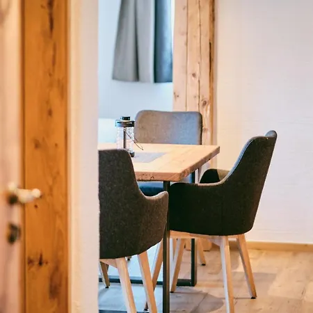 Holzer Apartment *